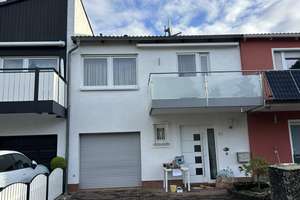 Schickes Reihenmittelhaus mit großzügigem Garten 
in Nidderau-Heldenbergen – Die vollständige Adresse der Immobilie erhältst du vom Anbieter., 61130 Nidderau – Vorschaubild 1