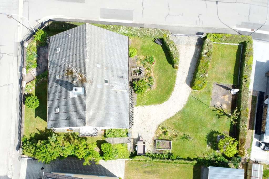 Immobilie in Maxhütte-Haidhof - Einfamilienhaus mit 177m² Wfl. und Garten in ruhiger Lage - Bild 3