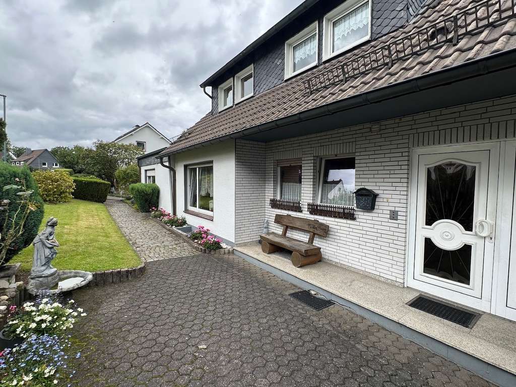 Immobilie in Wermelskirchen - Gemütliches Zuhause mit Kamin, Pool und großem Garten in Wermelskirchen - Bild 4