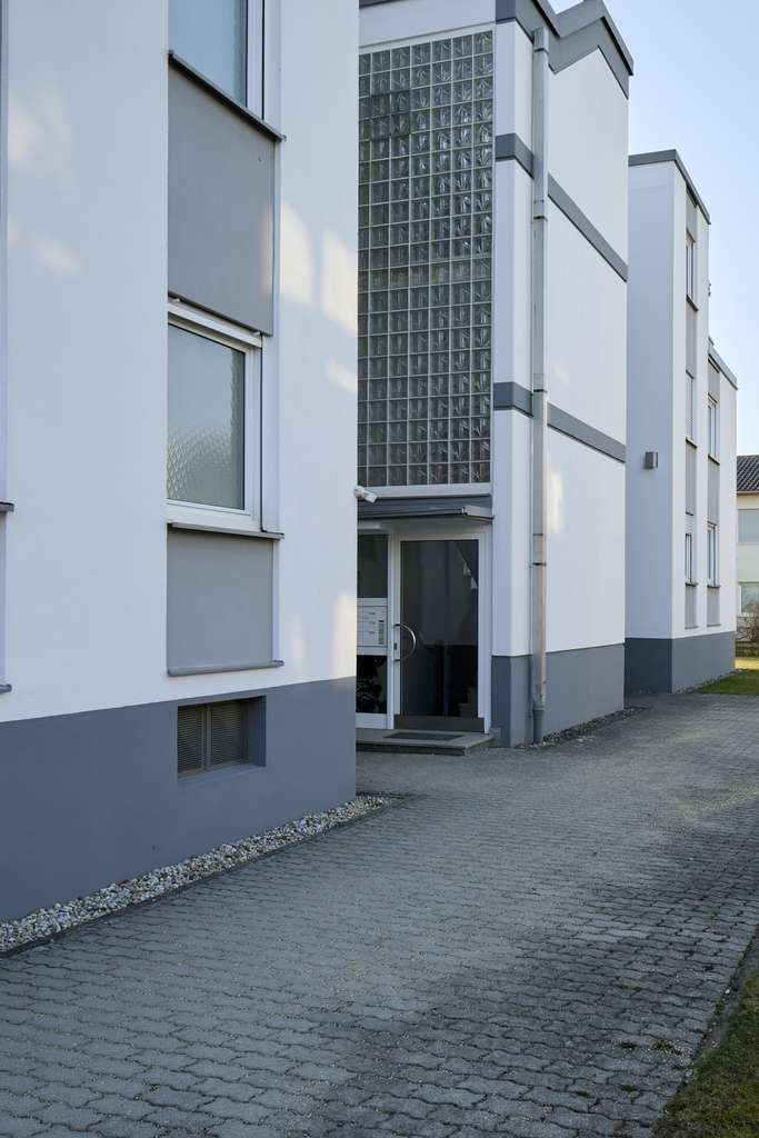 Immobilie in Olching - Vermietete 3-Zimmerwohnung mit zwei Südwest-Balkonen - Bild 2