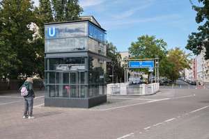 "Freie, unsanierte Altbauwohnung mit abgezogenen Dielen am Rudolph-Wilde-Park in Schöneberg" – Koburger Straße 14, 10825 Schöneberg, Berlin – Vorschaubild 25