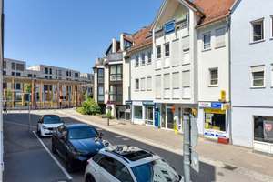 +++ zentraler geht´s nicht - 1. Obergeschoss mit Fußboden-Hzg. & Holz-Kamin - inkl. EBK & Stpl. +++ – Hohenloher Straße 1A, 70435 Zuffenhausen-Mitte, Stuttgart – Vorschaubild 1