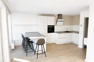 Helle Maisonettewohnung mit sonnigem Balkon und moderner Einbauküche im Belgischen Viertel