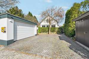 Exklusives Einfamilienhaus mit Pool und großzügigem Garten – Köln – Vorschaubild 19