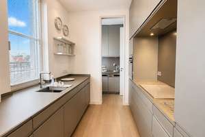 EXKLUSIVES PENTHOUSE MIT WEITLÄUFIGEN TERRASSEN, 
ÜBER 3,20 M HOHEN DECKEN AM OLIVAER PLATZ – Die vollständige Adresse der Immobilie erhältst du vom Anbieter., 10707 Wilmersdorf, Berlin – Vorschaubild 4