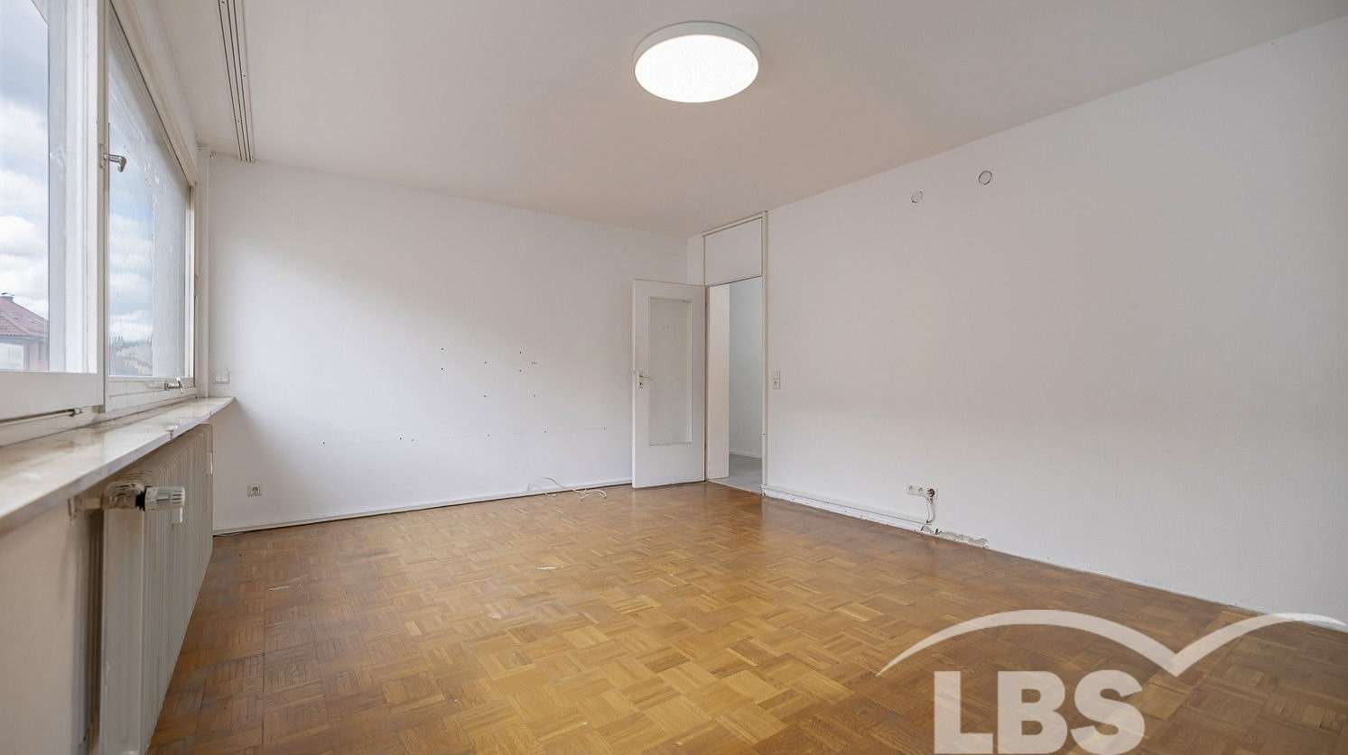 Sanierungsobjekt mit Substanz – 4-Zimmer-Wohnung mit Entwicklungspotenzial, Neu Ulm Kreis – Bild 2