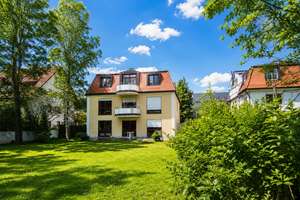 Top-Dachterrassen-Wohnung in Bestlage mit geöltem Fischgrätparkettboden
