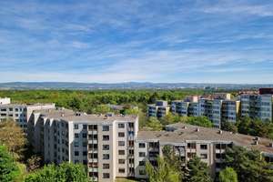 130m² / 5 Zimmer /  2 Etagen  /  3 Balkone  /  2 Bäder / 2 Tiefgaragenstellplätze  /  Fernblick  – Sertoriusring 15, 55126 Finthen, Mainz – Vorschaubild 4