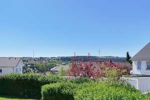 Fernblick & große Sonnenterrasse: Mit Doppelgarage, 2 Bädern, Kaminofen, PV-Anlage, EBK, bezugsfrei! – Die vollständige Adresse der Immobilie erhältst du vom Anbieter., 78078 Niedereschach – Vorschaubild 7