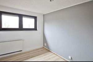 Großzügiges 3-Familienhaus mit Wintergarten, Balkon, Solaranlage & großem Grundstück – Die vollständige Adresse der Immobilie erhältst du vom Anbieter., 75365 Calw – Vorschaubild 5