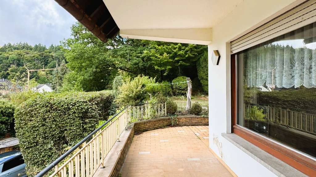 Immobilie in Hahnstätten - Charmantes Einfamilienhaus, renovierungsbedürftig, in toller Lage von Hahnstätten  - Nähe  Limburg/D - Bild 3