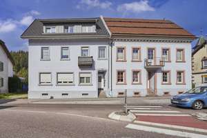 Mehrfamilienhaus in zentraler Lage mit 3 WHE in 79215 Elzach – Die vollständige Adresse der Immobilie erhältst du vom Anbieter., 79215 Elzach – Vorschaubild 2