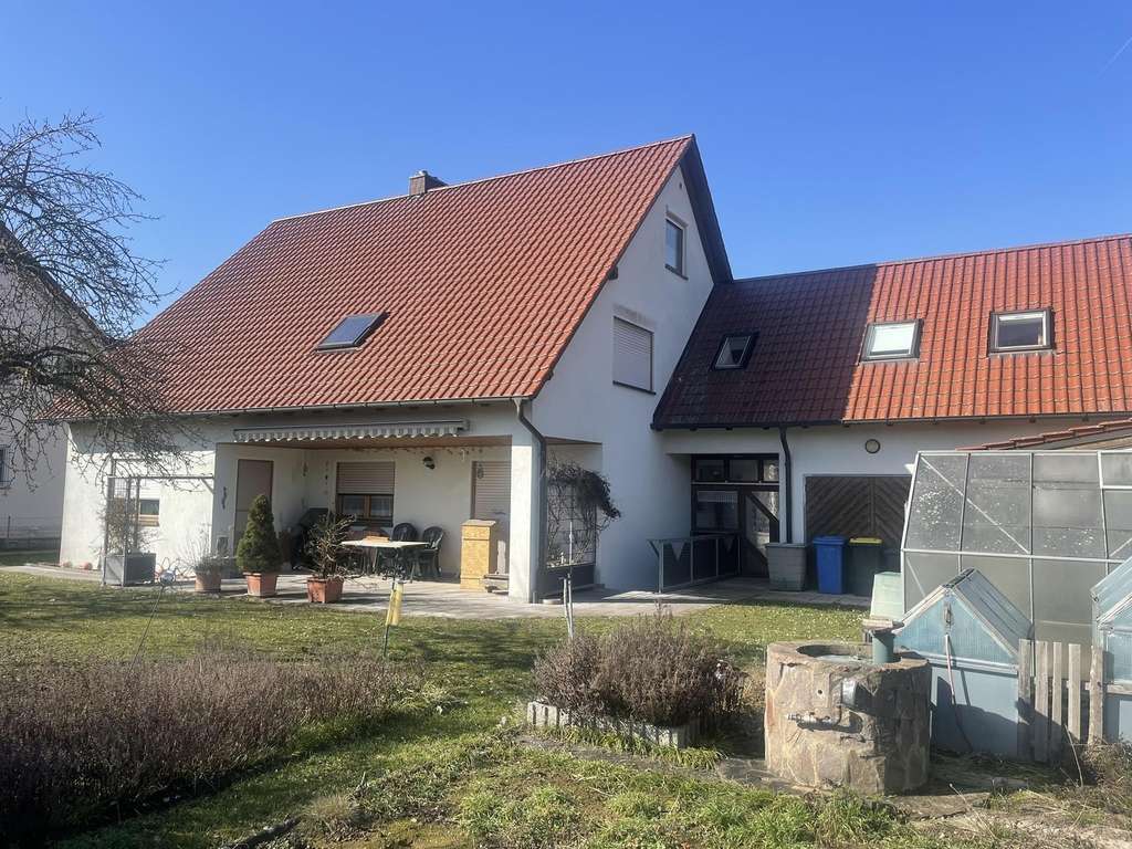 Immobilie in Hofheim in Unterfranken - Zweifamilienhaus mit Sauna & Traumgarten - Viel Platz in ruhiger Ortsrandlage - Bild 4