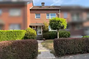 Behagliches, gepflegtes Wohlfühl-Reihenhaus mit 4 Zimmern in Neuss-Weckhoven – Hahnenweg 7a, 41466 Neuss (Rhein-Kreis) – Vorschaubild 2