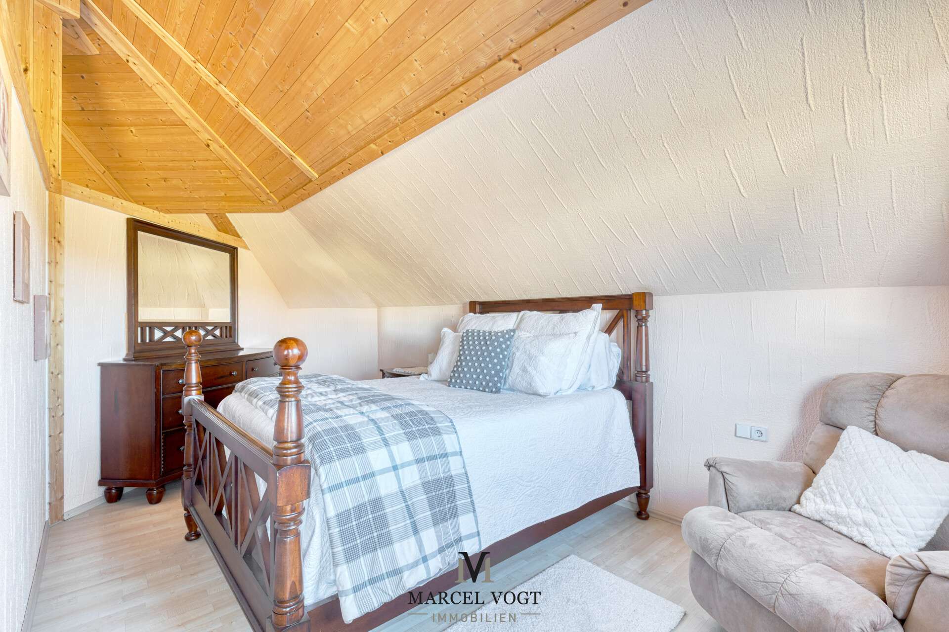 Immobilie in Hülben - Großes Familienhaus mit Premium-Ausstattung und Vermietungsoption - Bild 15