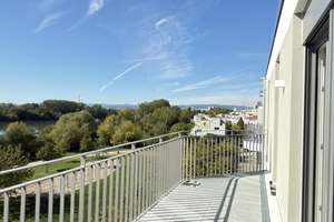 Moderne 2,5-Zimmer-Penthousewohnung mit großem Balkon