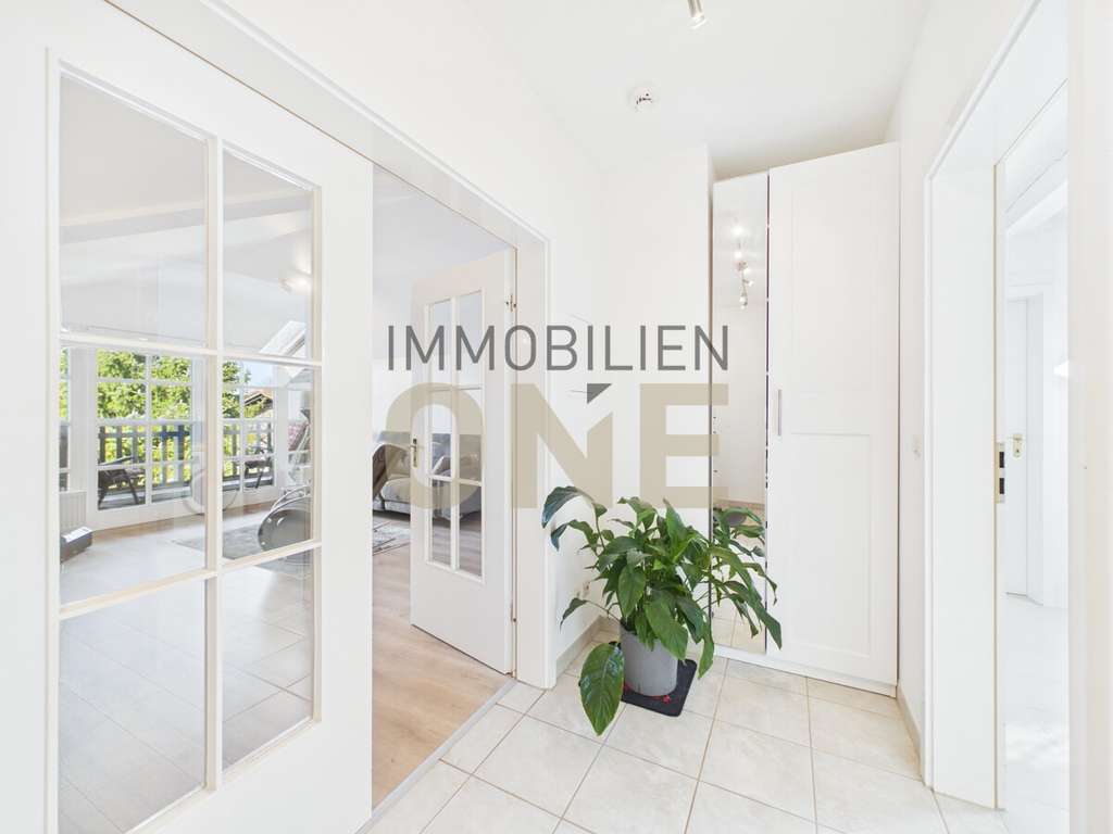 Immobilie in Oberhaching - Helle 2-Zimmer-Wohnung mit zwei Balkonen in gepflegter Wohnanlage - Bild 2