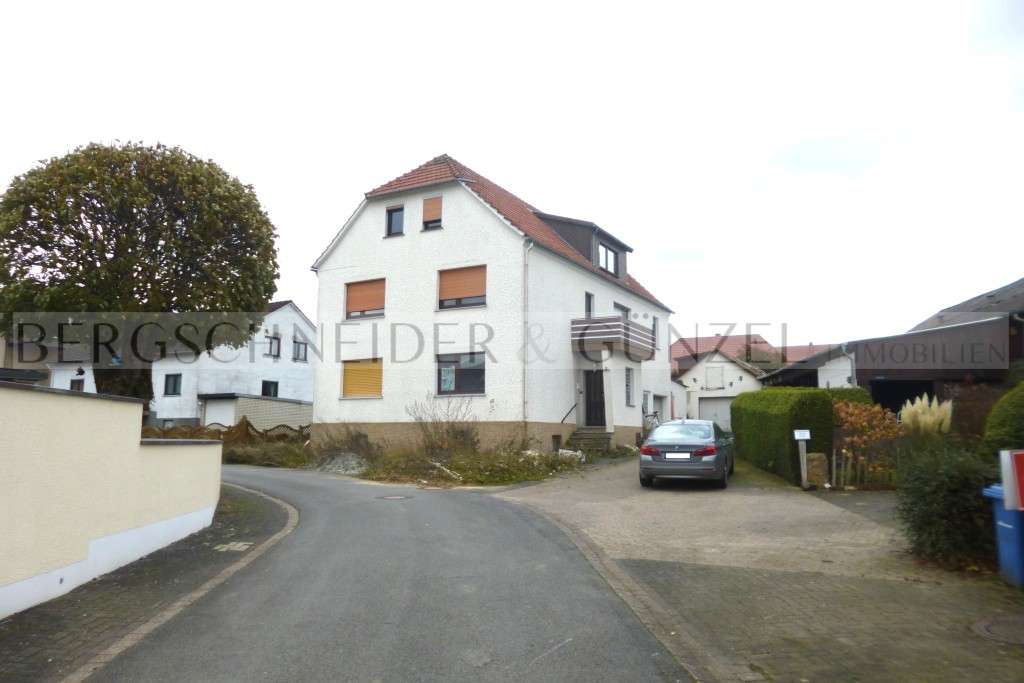 Zweifamilienhaus mit Anbau und Garagengebäude in Paderborn*provisionsfrei*, Paderborn Kreis – Bild 1