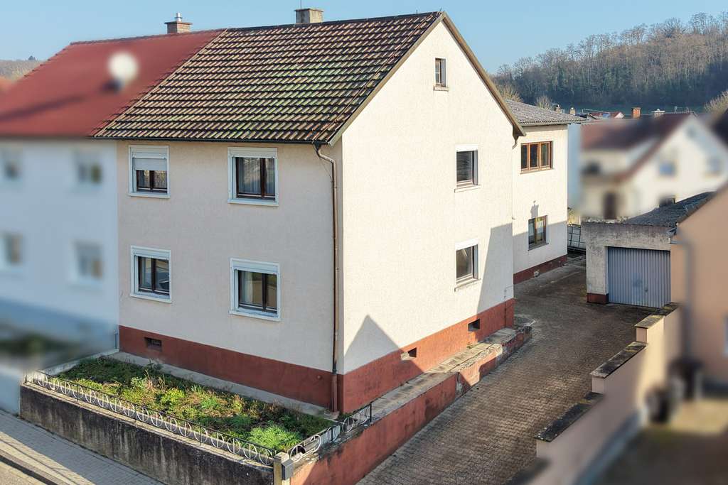 Immobilie in Ubstadt-Weiher - Handwerker aufgepasst: Doppelhaushälfte mit Potenzial - Bild 0