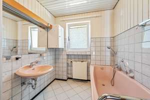 Gepflegtes Zweifamilienhaus auf Traumgrundstück im Rebland – Die vollständige Adresse der Immobilie erhältst du vom Anbieter., 76534 Varnhalt, Baden-Baden – Vorschaubild 12