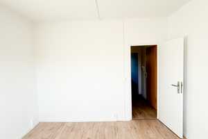 Familien hergehört! TOP 5-Raum-Wohnung mit moderner Einbauküche, 2 Balkonen und 2 Badezimmer! – Wolgograder Allee 68, 9123 Chemnitz – Vorschaubild 13