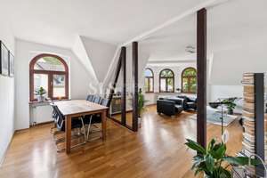 Altbauperle im Trendviertel - Stilvolle Maisonettewohnung mit 2 Südbalkonen in ruhiger Seitenstraße