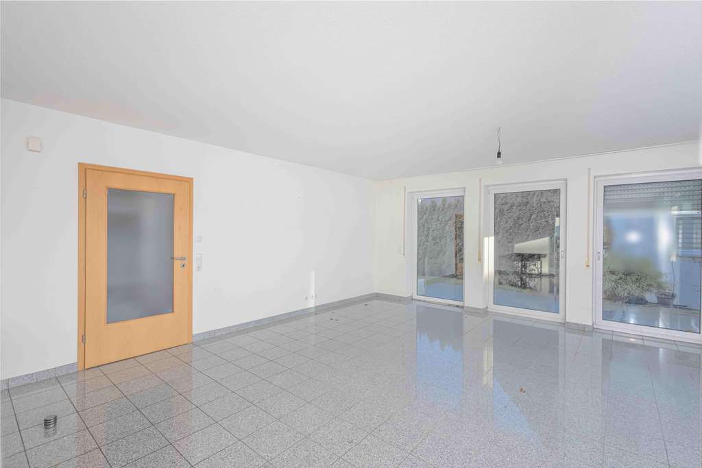 Immobilie in Kaisersbach - Einfamilienhaus mit Lagerhalle und Erweiterungsfläche - Bild 4