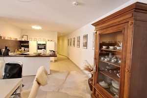 Wunderschöne 2 Zimmerwohnung mit großem Balkon, EBK und Tiefgaragenstellplatz – Augsburg – Vorschaubild 7