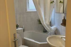 Charmante 2-Zi Wohnung mit Wintergarten, Terrasse und Garten in Lerchenau-Ost – Kletterrosenweg 8, 80935 Lerchenau-Ost, München – Vorschaubild 4