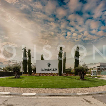 Freistehende Villa mit 2.800 m Grundstück in La Moraleja