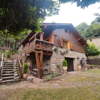 **Freistehendes Haus in Bruguera: Ihre Oase in der Natur**