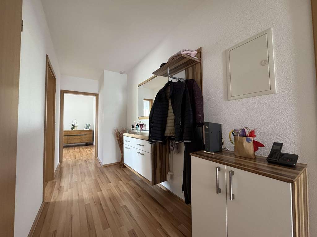 Immobilie in Wellendingen - Attraktives Zweifamilienhaus in ruhiger Umgebung - vielseitig nutzbar - Bild 1