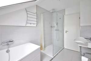 Modern, ruhig und bezugsfrei! Kernsanierte 4-Zimmer-Dachgeschosswohnung mit Garage in Palmbach – Die vollständige Adresse der Immobilie erhältst du vom Anbieter., 76228 Palmbach, Karlsruhe – Vorschaubild 6