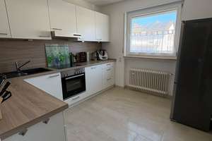 helle und ruhige 2 Zimmer mit Balkon ins Grüne