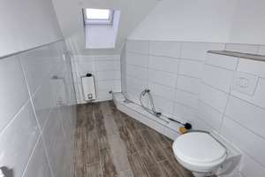 Sanierte 2-Zimmer-Dachgeschosswohnung mit Fußbodenheizung in Duisburg – provisionsfrei – Liebfrauenstraße 7, 47053 Hochfeld, Duisburg – Vorschaubild 5
