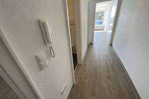 Frisch renovierte 1 Zimmer-Wohnung mit modernem Duschbad und Balkon – 22417 Langenhorn, Hamburg – Vorschaubild 3