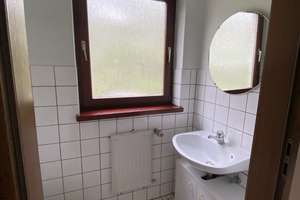 Wunderschönes Einfamilien Reihenhaus in TOP Lage! Mit großer Mehrfachgarage und drei Stellplätzen – Hohenneuffenstraße 10, 72622 Nürtingen – Vorschaubild 8