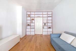 In begehrter Lage: Helle, ideal geschnittene 2,5-Zimmer-Altbauwohnung mit geplantem Balkon – Die vollständige Adresse der Immobilie erhältst du vom Anbieter., 80796 Neuschwabing, München – Vorschaubild 2
