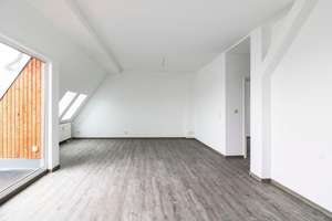 Sofort bezugsfrei: Frisch renovierte Dachgeschosswohnung (ohne Aufzug) im Altbau mit großem Balkon – Die vollständige Adresse der Immobilie erhältst du vom Anbieter., 13189 Pankow (Ortsteil), Berlin – Vorschaubild 1