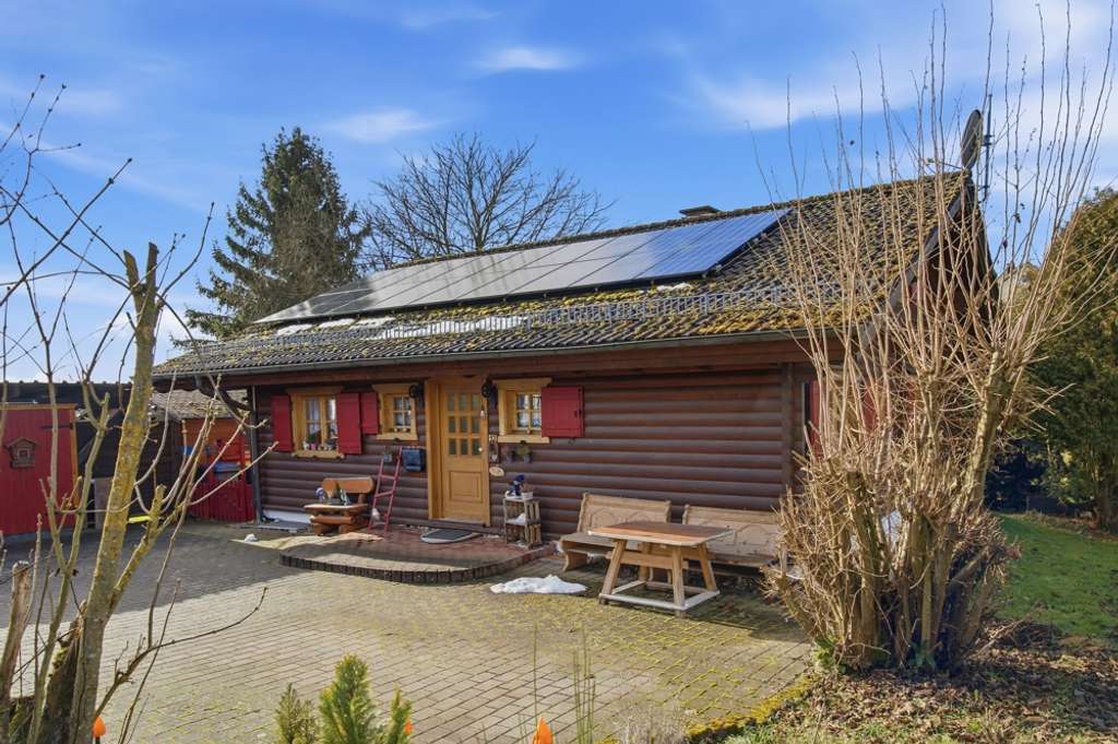 Immobilie in Lipporn - ***Holz trifft Heimatgefühl – Ein Haus mit besonderer Ausstrahlung*** - Bild 0