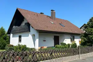 Gepflegtes Einfamilienhaus mit ELW in ruhiger Ortsrandlage! – Miltenberg (Kreis) – Vorschaubild 1