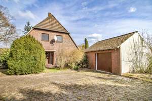 Großzügige Doppelhaushälfte mit Baureserve und Garage auf großem Grundstück in Bremen-Blumenthal