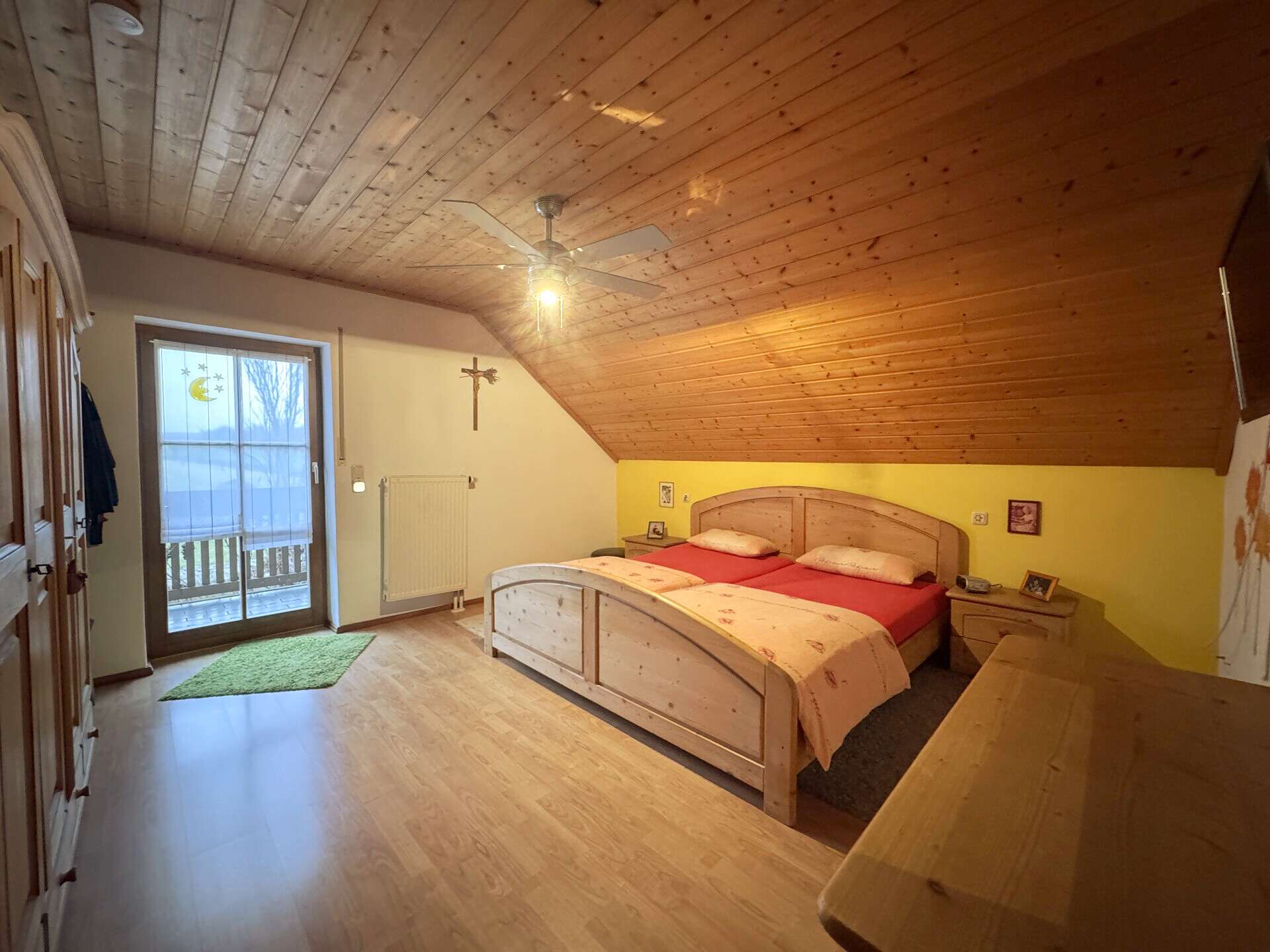 Immobilie in Bayerbach b. Ergoldsbach - Wohnhaus mit Weitblick & Freiraum – vielseitiges Anwesen mit Tierhaltung und zwei Einliegerwohnungen - Bild 14