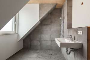 Elegante Dachgeschosswohnung mit ca. 114 m² Wohnfläche und traumhaftem Blick auf die Würm – Die vollständige Adresse der Immobilie erhältst du vom Anbieter., 80999 Untermenzing, München – Vorschaubild 13