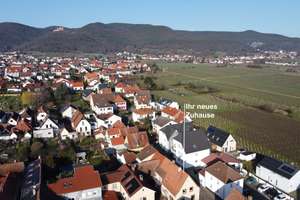 „Viel Raum für Wohnen und Arbeiten – Haus mit Scheune und großem Hof“ – Die vollständige Adresse der Immobilie erhältst du vom Anbieter., 67434 Diedesfeld, Neustadt an der Weinstraße – Vorschaubild 3