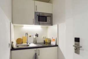 Untermiete: Möbliertes Studio für 6 Monate  – Resi-Huber-Platz 1, 81371 Sendlinger Feld, München – Vorschaubild 3