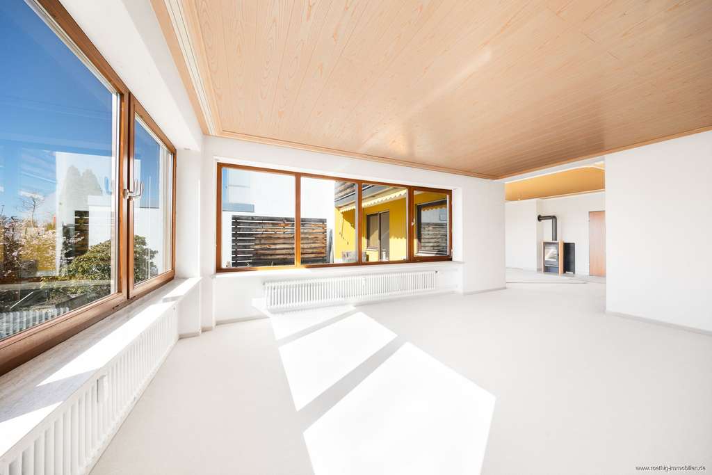 Immobilie in Freising - Weitläufiges EFH im Bauhausstil mit Einliegerwohnung, Einzelgarage & traumhaftem Garten in Freising. - Bild 3