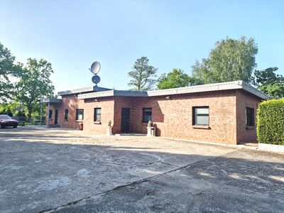 Exklusives Haus mit zwei Wohneinheiten in Traumlage am Wasser mit Zugang und Wiese!
