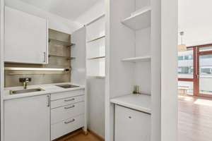 Bogenhausen: Helle 1-Zi-Wohnung (34 m²)  + Hobbyraum (36 m²) mit Terrasse – Homeoffice/Atelier – Höslstraße 30, 81927 Englschalking, München – Vorschaubild 3