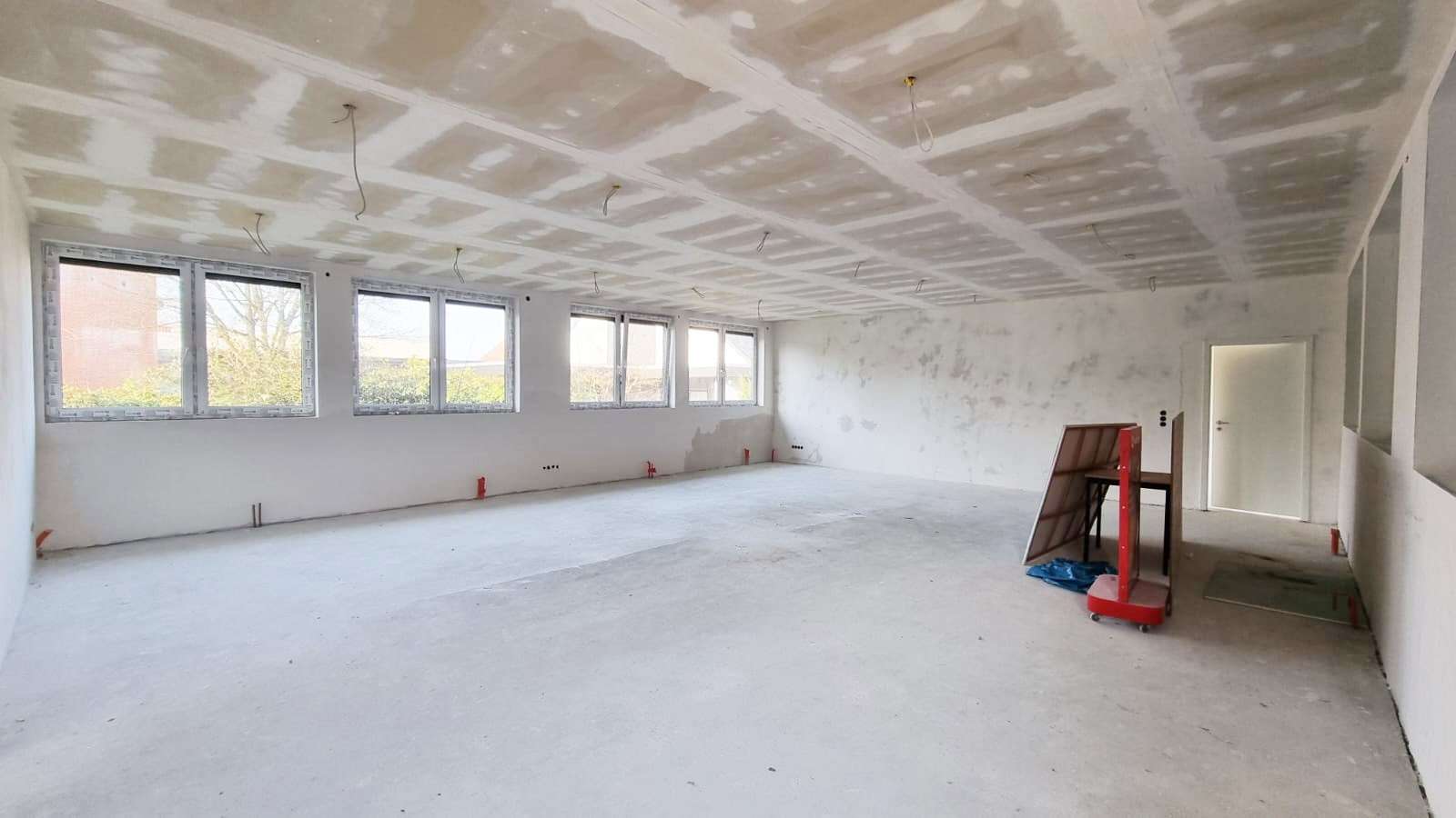 Immobilie in Delmenhorst - „Vielseitig nutzbare Gewerbeimmobilie in Delmenhorst – Büro, Praxis, Lager oder Umbau zum Haus“ - Bild 1